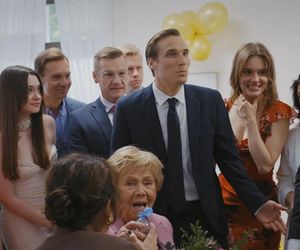 M jak miłość odc. 1890. Barbara (Teresa Lipowska), Marysia (Małgorzata Pieńkowska), Olek (Maurycy Popiel), Marcin (Mikołaj Roznerski)