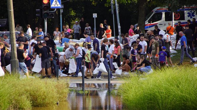 Walka z powodzią na wrocławskich Stabłowicach 