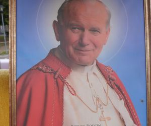 Noc Muzeów 2025. Samochód papieski w Kielcach