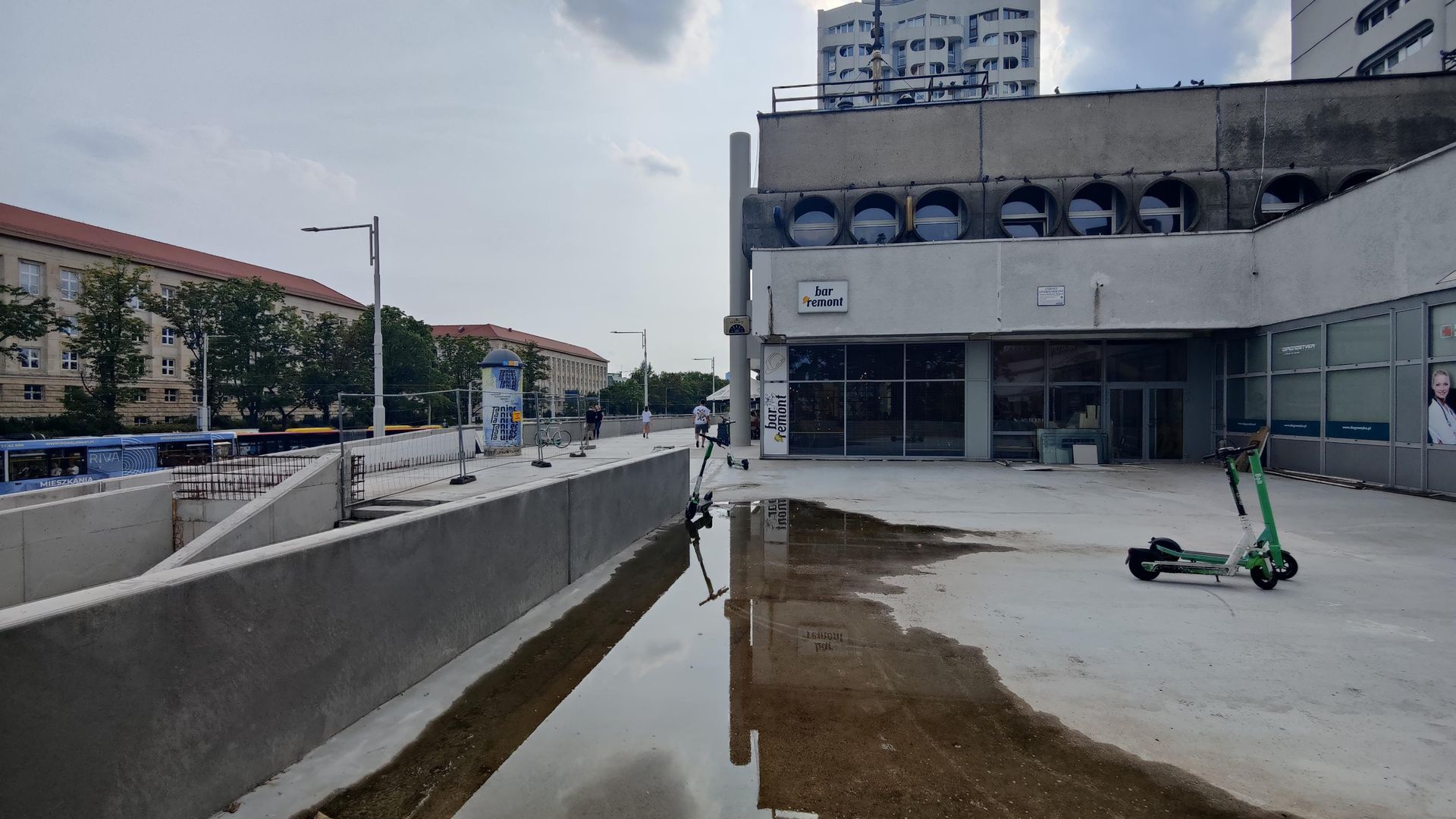 Remont esplanady przy Sedesowcach we Wrocławiu