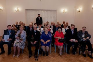 Od 50 lat są małżeństwem. Szczęśliwe pary z Chełma otrzymały Medale za Długoletnie Pożycie Małżeńskie. Zdjęcia