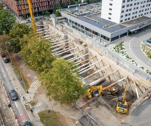 Apartamentowiec Powstańców 7D we Wrocławiu z czteropoziomowym parkingiem podziemnym