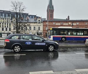 Optymalizowanie miejsc postojowych dla taksówek
