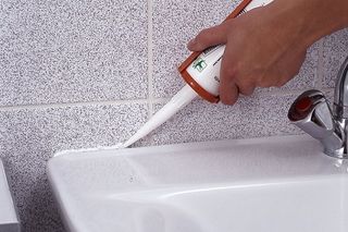 Silikon, akryle i uszczelniacze. Rodzaje silikonu i ich zastosowanie