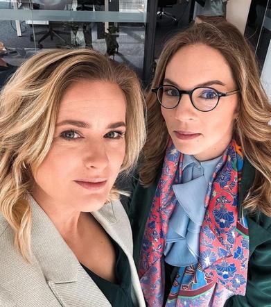 M jak miłość na planie. Julia (Marta Chodorowska), Sylwia (Hanna Turnau)