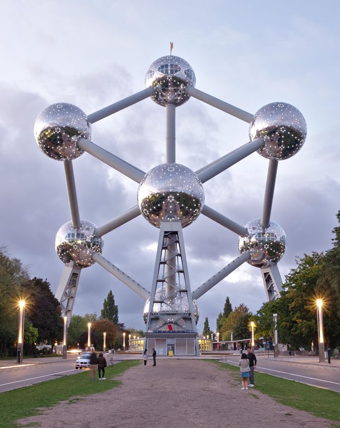 Atomium - metalowa konstrukcja pojawiła się w Brukseli w 1958 roku z okazji wystawy Expo 58