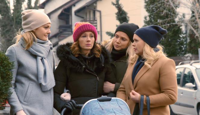 Przyjaciółki 11 sezon odcinek 129. Zuza (Anita Sokołowska), Inga (Małgorzata Socha), Anka (Magdalena Stużyńska), Patrycja (Joanna Liszowska)