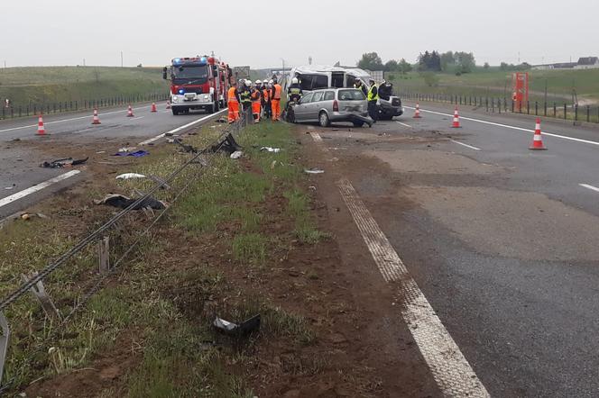 Poważny wypadek na A1 w Kujawsko-Pomorskiem! 6 osób w szpitalu 