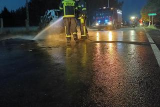 Fatalne skutki wyprzedzania! Uderzone auto stanęło w płomieniach. Zginęła jedna osoba