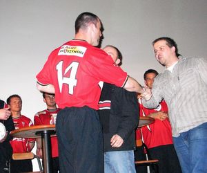 Prezentacja składu drużyny Górnika Zabrze. Tak było w Multikinie w Zabrzu w 2006 roku