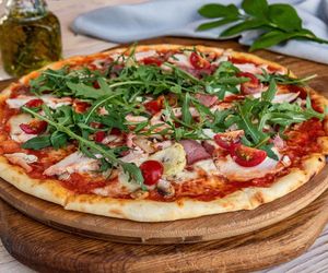 Co zrobić z wędliną po świętach? Poznaj szybki przepis na pyszną domową pizzę