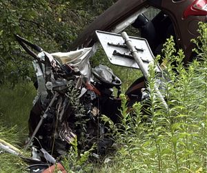 Ciężarówka staranowała dwa samochody. 60-latka nie miała szans