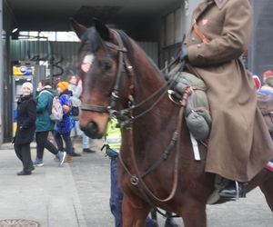 Wielka Szarża w centrum Łodzi. Oddziały konne przeszły przez Piotrkowską