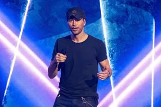 Enrique Iglesias oszukał swoich fanów? Mówi się o szybkim końcu jego kariery. Co się wydarzyło?