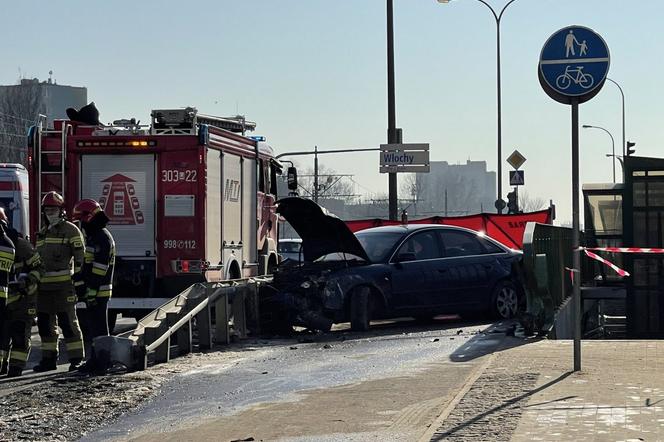 Tragiczny wypadek na Ochocie. Samochód wjechał na chodnik