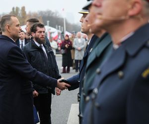 Kaczyńska z rodziną i Nawrockimi uczciła pamięć ojca
