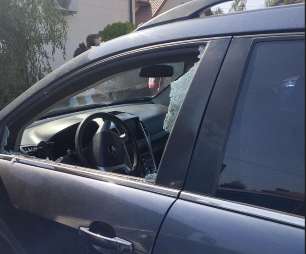 Chwile grozy w Somiance. Policjant wybił szybę w aucie, żeby uratować 1,5-roczne dziecko