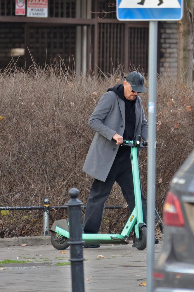 Krzysztof Ibisz z rodziną na spacerze