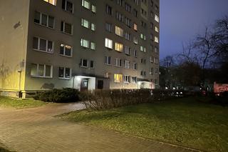 Dramat w Ursusie. Pod blokiem leżały kobiece zwłoki. Co się stało?!