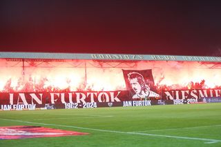 Kibice GKS Katowice upamiętnili Jana Furtoka. Katowiczanie na cześć legendy pokonali Lechię Gdańsk