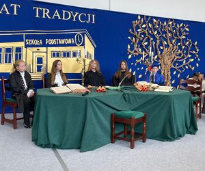 Pierwsza Dama uczciła z uczniami 100 lat od nadania imienia Stefana Batorego Szkole Podstawowej w Liwie