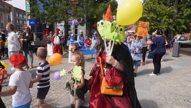  Dni Bajki 2024. W centrum Olsztyna zrobiło się bajkowo. Dzieci przejęły władzę nad miastem [ZDJĘCIA]