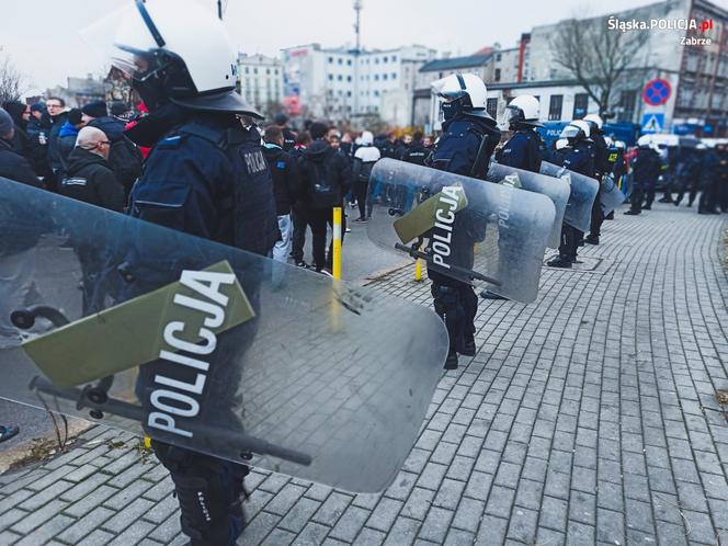 Policyjne interwencje podczas meczu Górnik Zabrze - Legia Warszawa