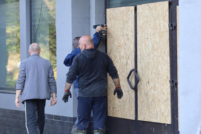 Mieszkańcy Kłodzka i Stronia Śląskiego rozpoczęli wielkie sprzątanie. Chcą zwalczyć skutki powodzi