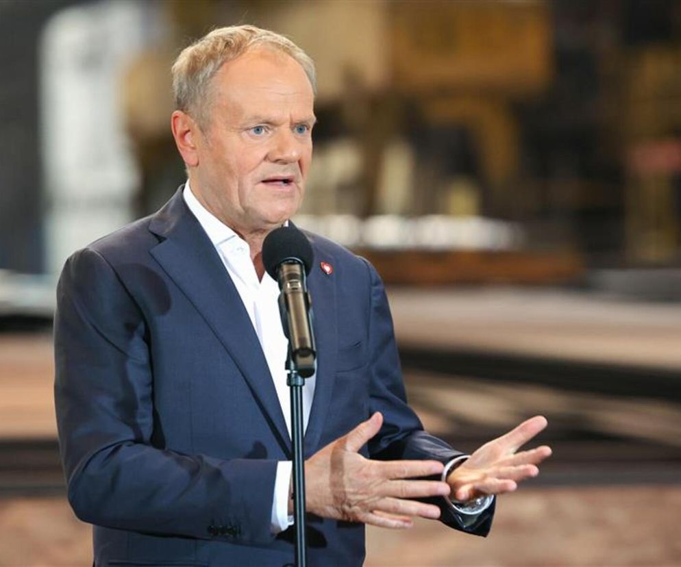 Incydent z udziałem premiera Tuska w Holandii. Pod nogi szefa polskiego rządu upadła raca