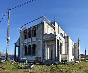 Święcany - wieś, którą posiadali rycerze. Na prawie niemieckim założył ją król Kazimierz Wielki 