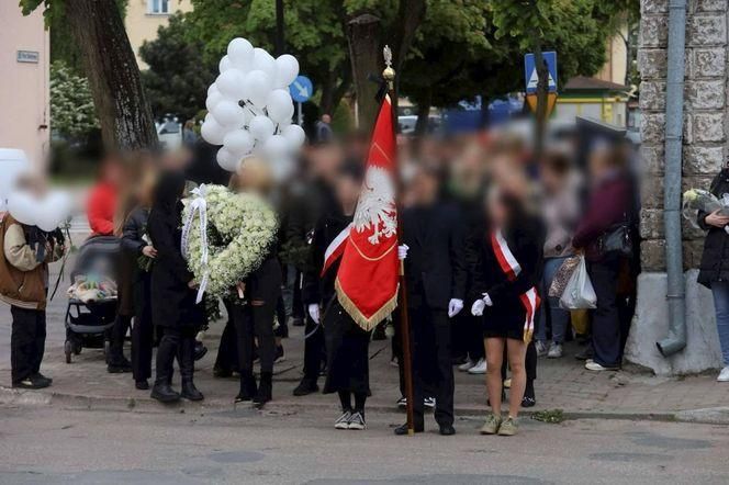 Tłumy na pogrzebie tragicznie zmarłej Mai. Kościół w Działdowie wypełniony po brzegi