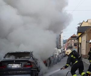 Auto nagle stanęło w płomieniach! W akcji kilka zastępów straży pożarnej [ZDJĘCIA]