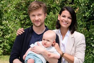 M jak miłość. Patrycja (Alżbeta Lenska), Jaś (Aleksander Cacko), Łukasz (Jakub Józefowicz)