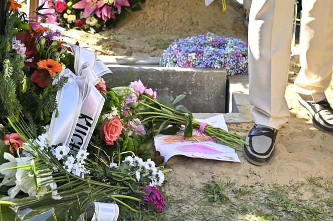 Tomasz Jakubiak - te przedmioty znalazły się w jego grobie