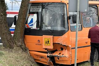 Dramat pod Legionowem. Autobus z dziećmi roztrzaskał się o drzewo. Są ranni