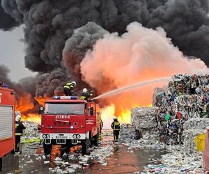 Potężny pożar tworzyw sztucznych w lubelskim 