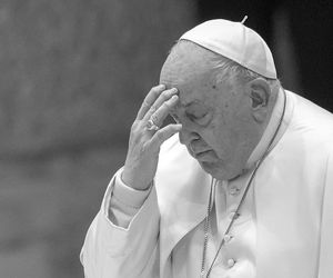 Papież Franciszek nie żyje.