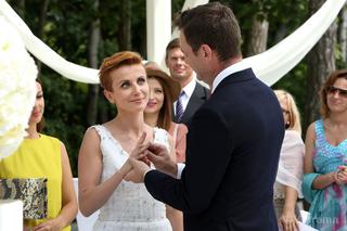 Barwy szczęścia odc. 1376. Marta Walawska (Katarzyna Zielińska), Artur Chowański (Jacek Rozenek)