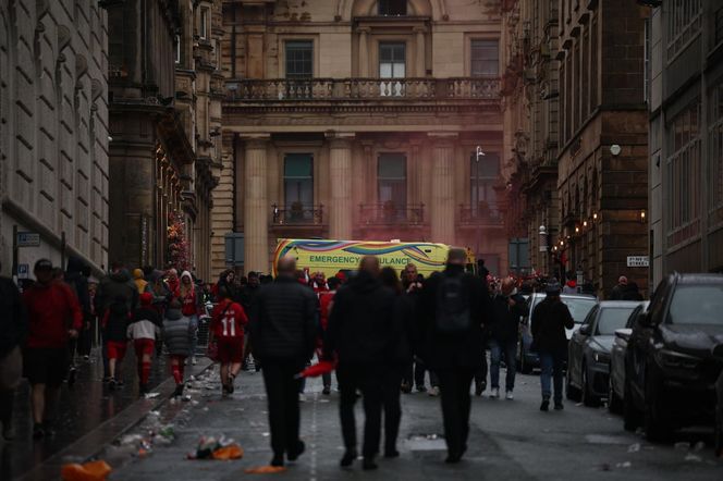 Liverpool: Samochód wjechał w tłum kibiców! Są ranni, w tym dzieci. Wstrząsające nagranie