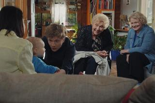 M jak miłość odc. 1739. Patrycja (Alżbeta Lenska), Barbara (Teresa Lipowska), Łukasz (Jakub Józefowicz), Marta (Dominika Ostałowska), Jaś (Aleksander Cacko)