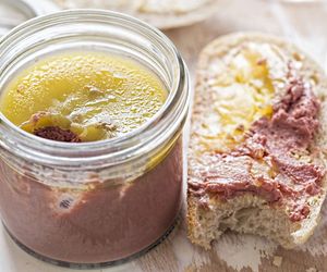 Pasztet z kurczaka bez wątróbki - swój smak zawdzięcza przyprawom