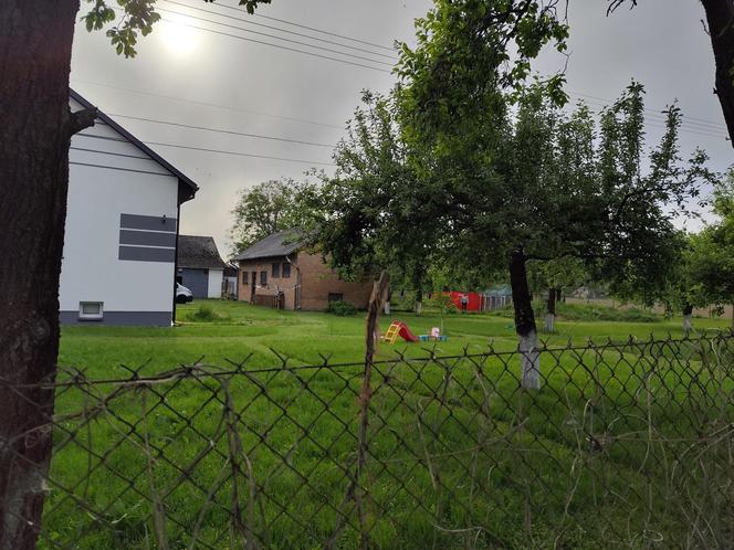 Szokująca śmierć dwóch dziewczynek. Sąsiedzi widzieli w nocy płonące ognisko