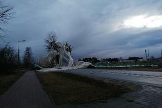 Wiatr zerwał halę sportową w Łajskach