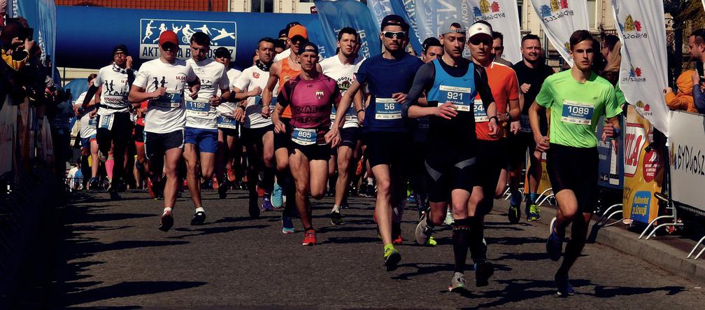 Bydgoski Bieg Urodzinowy 2019. Na stracie stanęło ponad 1300 biegaczy! [ZDJĘCIA, WIDEO]