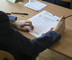 Egzamin z angielskiego odpowiedzi; arkusze CKE; zadania. Ściągnij PDF i zobacz, ile masz punktów. Egzamin ósmoklasisty 2025