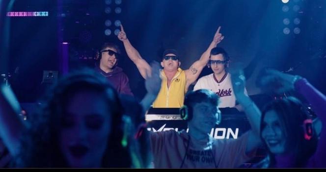 Pudzian Band znalazł taki „Parkiet”, że nogi rwą się do tańca. Krystian Pudzianowski prezentuje nowość disco polo, która zdobędzie każdą imprezę?