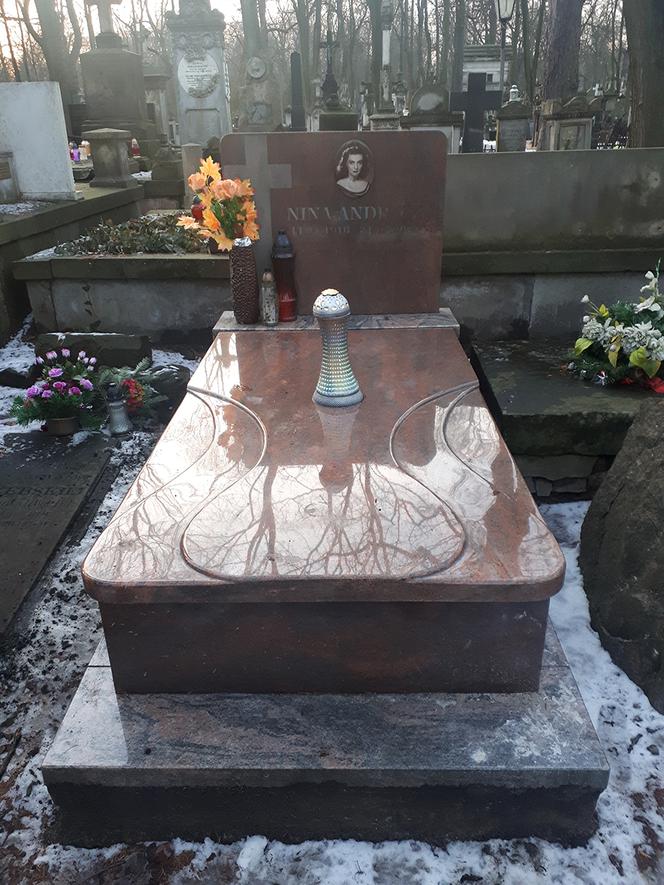 Hieny cmentarne okradły grób wielkiej aktorki!