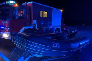 Młodzi ludzie w ostatniej chwili uciekali po dachu 