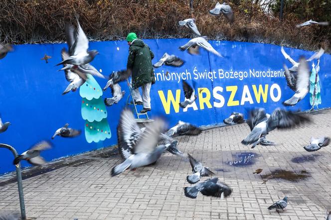 Świąteczny mural na "patelni" w Warszawie