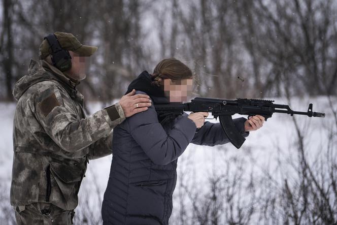 Weterani z Ukrainy uczą, jak się bronić w razie wojny. "Wszyscy muszą być gotowi"